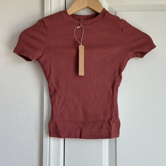 Skims Cotton Rib T-Shirt in Redwood, Size XXS - Picture 6 of 8